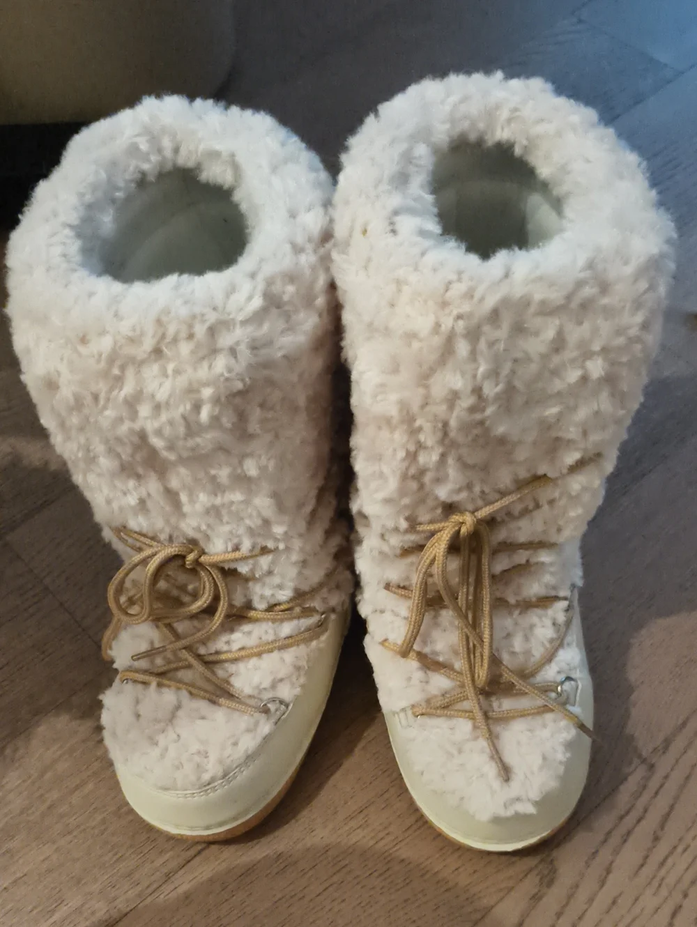 Cozy Women's Cream Faux-Fur Snow Boots - Plush Winter Comfort